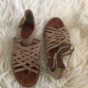 Vince Camuto Leather strappy Sandals Sz 7 Tan